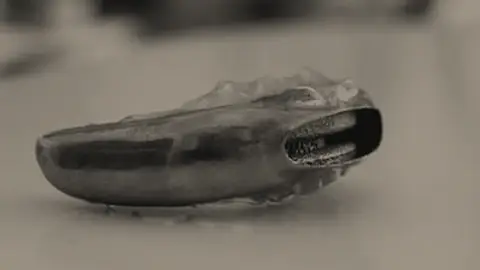 Patient-specific oral sleep apnoea device